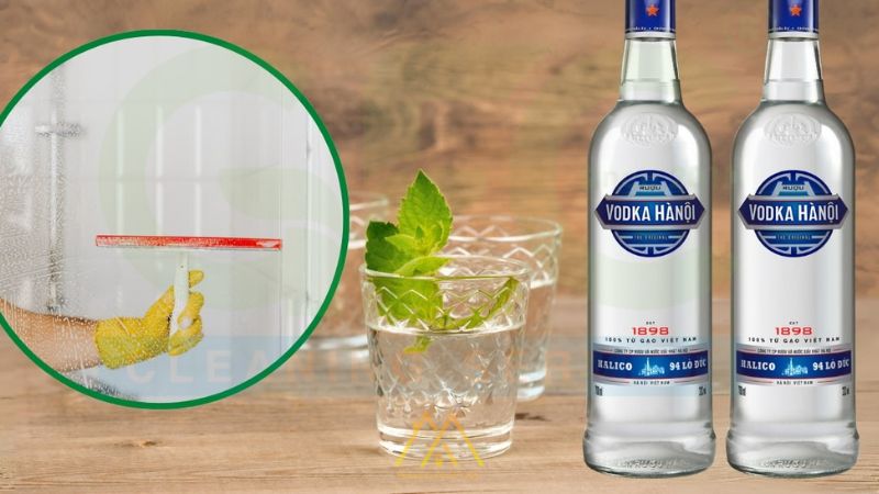 Cách làm sạch kính phòng tắm với tinh dầu bạc hà và rượu vodka 